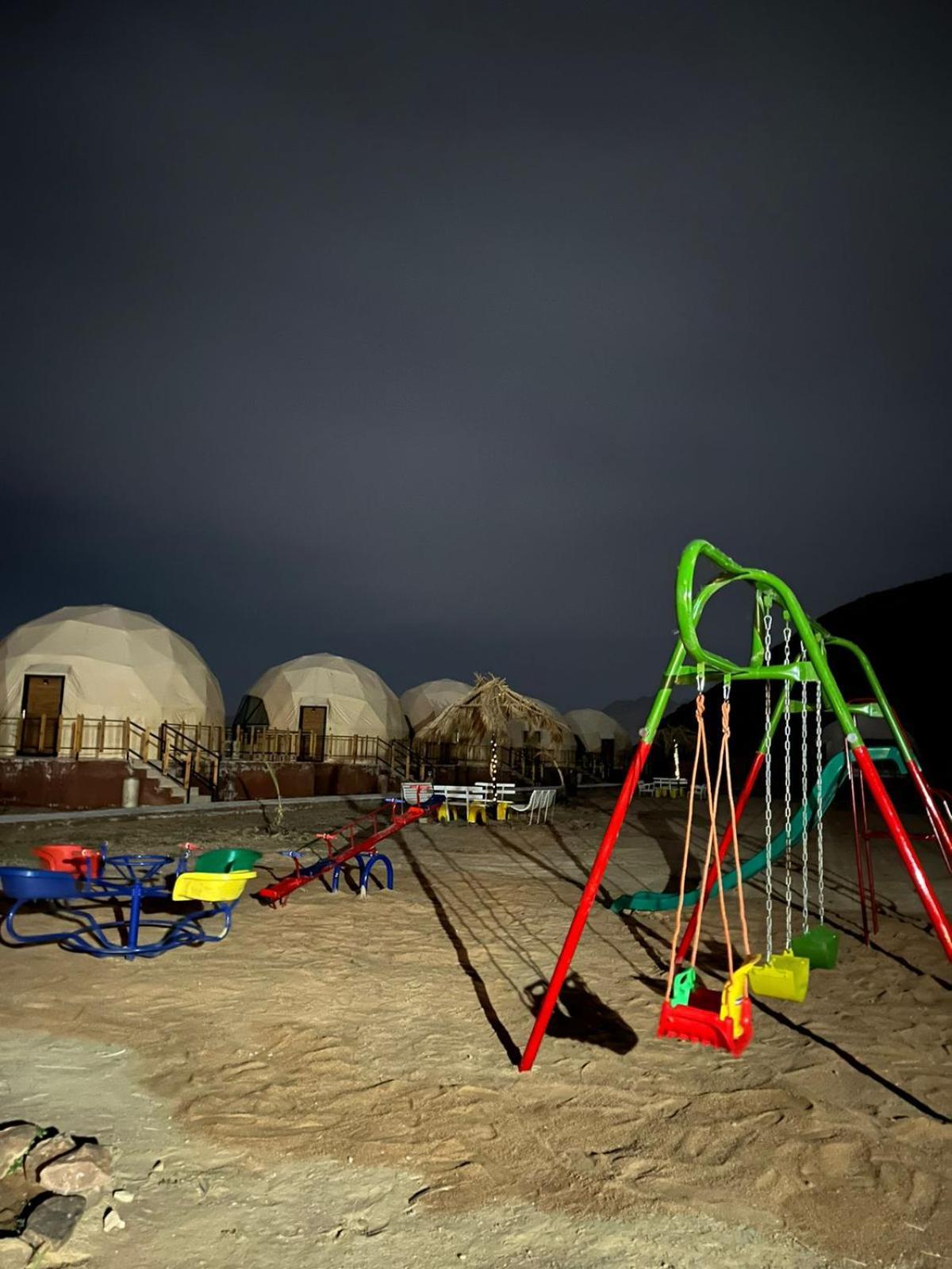 Adel Rum Camp Bubbles Wadi Rum Bagian luar foto