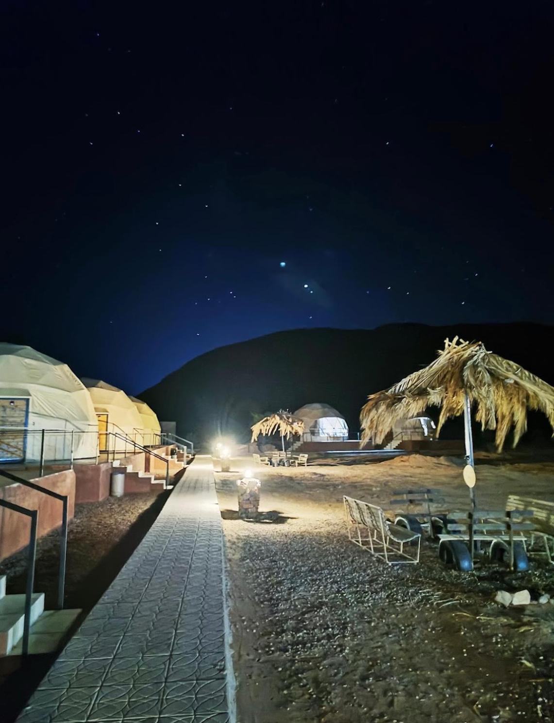 Adel Rum Camp Bubbles Wadi Rum Bagian luar foto